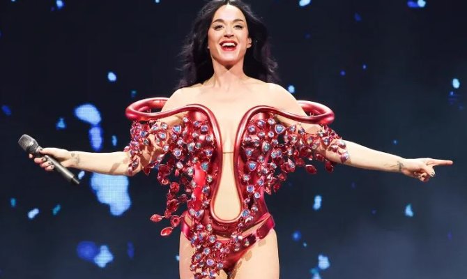 Η Katy Perry συνειδητοποίησε πόσο «δυνατή» είναι κατά τη διάρκεια των γυρισμάτων της περιοδείας για τη νέα ταινία της