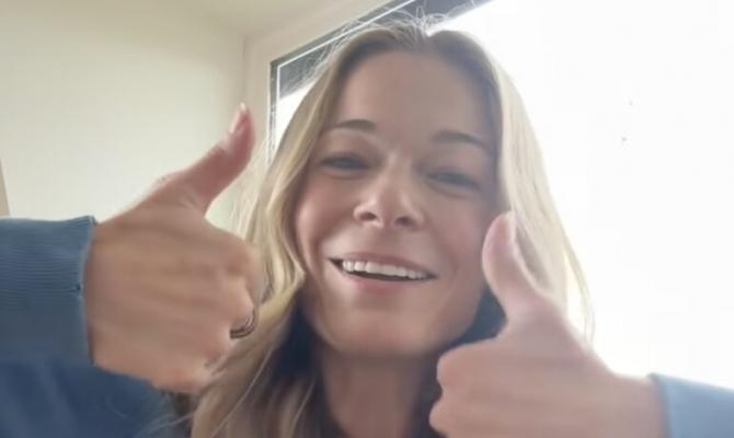 LeAnn Rimes: Έφυγε τρέχοντας από τη σκηνή συναυλίας γιατί της... έπεσαν τα δόντια