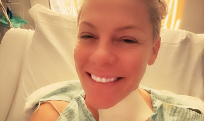 Η Pink υποβλήθηκε σε χειρουργική επέμβαση στον αυχένα