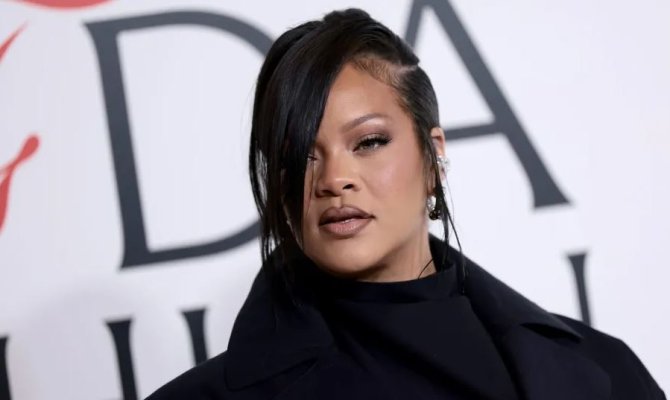 RIHANNA: Έχει 170 τραγούδια έτοιμα στο "αρχείο"