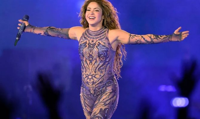 Η Shakira σπάει το ρεκόρ στο Zócalo του Μεξικού με 400.000 θεατές