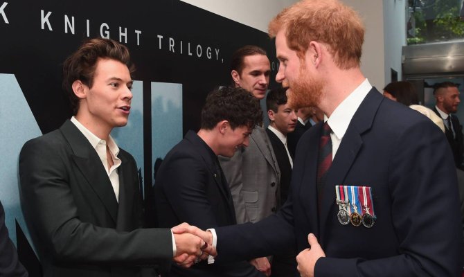 Ο πρίγκιπας Harry παραδέχεται ότι ο Harry Styles είναι ο πιο διάσημος «Harry» 