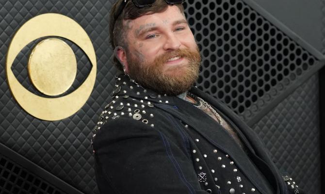 Με πιό τραγούδι ανεβαίνει ψυχολογικά ο Teddy Swims;