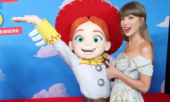 Το τραγούδι «I Knew It, I Knew You» της Taylor Swift κάνει το ντεμπούτο του στο νούμερο 1 του chart με τα κορυφαία τραγούδια ταινιών