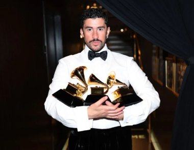 Ο Bad Bunny γράφει ξανά ιστορία μετά την ρεκόρ εμφάνισή του στο Super Bowl