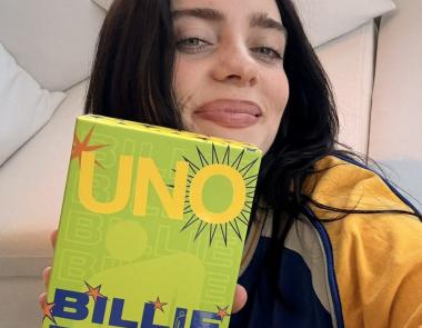 Η Billie Eilish κυκλοφορεί δική της τράπουλα UNO 