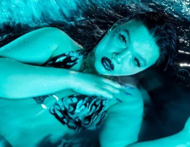 Η Lola Young στο εξώφυλλο του Rolling Stone 