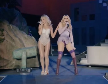 Madonna και Sabrina Carpenter μαζί στη σκηνή του Coachella 