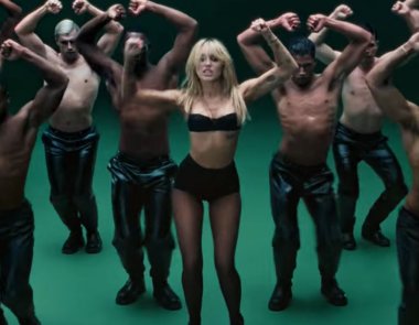 Miley Cyrus: Κυκλοφόρησε το καινούριο της τραγούδι Bass Persuades