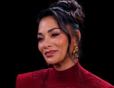 Η Nicole Scherzinger αποκαλύπτει ότι ο Prince κάποτε κρύφτηκε πίσω από έναν θάμνο για να τραβήξει την προσοχή της