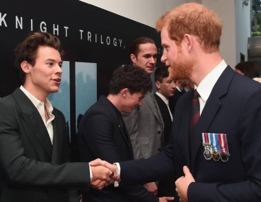 Ο πρίγκιπας Harry παραδέχεται ότι ο Harry Styles είναι ο πιο διάσημος «Harry» 