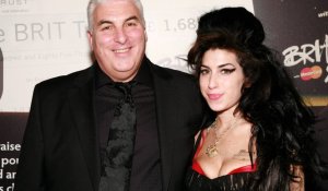 Amy Winehouse: Ο πατέρας της θα πληρώσει 1,1 εκατομμύριο λίρες σε δυο φίλες της 