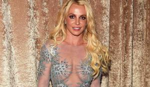 Britney Spears: Χορός μέσα στο σαλόνι της μόνο με τα εσώρουχά της