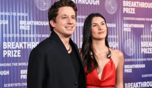 Ο Charlie Puth και η σύζυγός του Brooke Sansone καλωσορίζουν το πρώτο τους παιδί