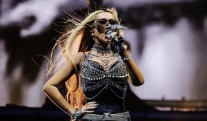 Η Christina Aguilera αναβιώνει το εμβληματικό της look από το Dirty