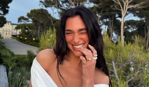 Η Dua Lipa αρραβωνιάστηκε τον Βρετανό ηθοποιό, Callum Turner