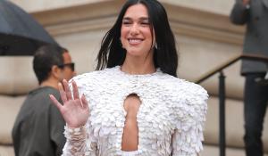 Η Dua Lipa εντυπωσιάζει με Schiaparelli στην Εβδομάδα Μόδας του Παρισιού