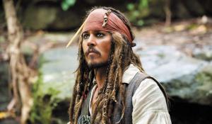 Johnny Depp: Μεταμορφώθηκε σε Jack Sparrow για καλό σκοπό