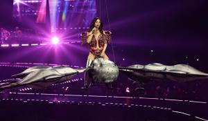 Η Katy Perry παραλίγο να πέσει στη διάρκεια συναυλίας της