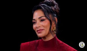 Η Nicole Scherzinger αποκαλύπτει ότι ο Prince κάποτε κρύφτηκε πίσω από έναν θάμνο για να τραβήξει την προσοχή της