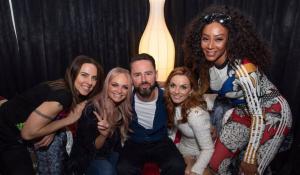 Οι Spice Girls απέτιναν φόρο τιμής στον χορογράφο Πολ Ρόμπερτς