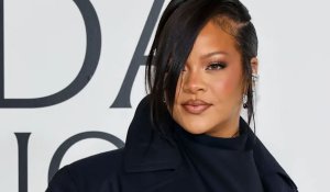 Η RIHANNA ΕΧΕΙ ΑΥΤΗ ΤΗ ΣΤΙΓΜΗ ΠΕΡΙΣΣΟΤΕΡΟΥΣ ΑΚΡΟΑΤΕΣ ΑΠΟ ΤΟΝ CHRIS BROWN ΚΑΙ ΤΟΥΣ BTS ΜΑΖΙ