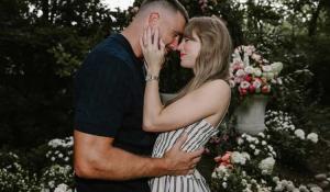 Η Taylor Swift  και ο Travis Kelce αρραβωνιάστηκαν
