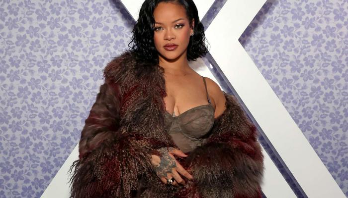 RIHANNA: #3 POP STAR ΤΟΥ 21ΟΥ ΑΙΩΝΑ