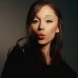 Η Ariana Grande ανακοίνωσε το νέο της άλμπουμ «Petal» 