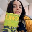 Η Billie Eilish κυκλοφορεί δική της τράπουλα UNO 