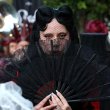 Η Lady Gaga κάνει εμφάνιση έκπληξη στην προβολή της ταινίας «Mayhem Requiem» 