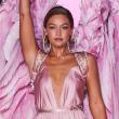 Gigi Hadid: Η κίνηση που τη δίδαξε η Taylor Swift για το Victoria's Secret Fashion Show