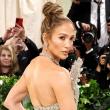 Jennifer Lopez: Ξανά online κράξιμο για viral βίντεο από το Met Gala