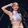 «Είναι δικός μου, μείνε μακριά»: Γιατί η Katy Perry έβαλε τις φωνές σε θαυμαστή της την ώρα της συναυλίας της